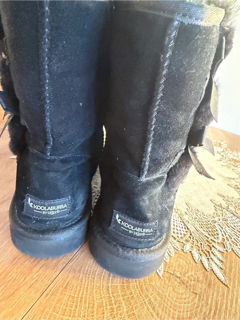 Women’s Koolaburra by Ugg Black Mid High Suede Boots with Side Bows 9 EUC